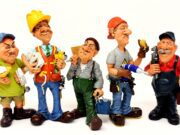 Miniaturen van professionals uit bouw- en klusbedrijven
